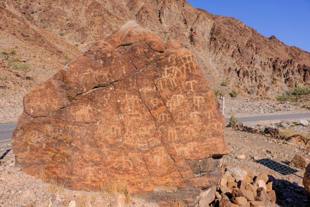 Visit the large petroglyph on the roadside whilst driving towards Wadi Sahim. Dating back 3000 years. Fujairah places to visit. Fujairah Observer.