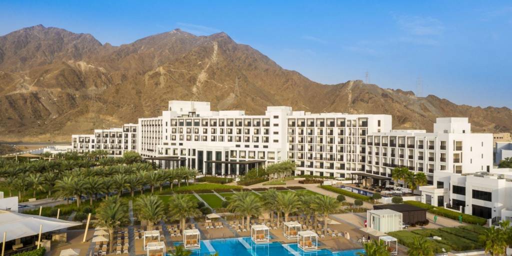 Situated amidst the splendour of the UAE emirate of Fujairah, the InterContinental Fujairah Resort is a symphony of traditional Arabian architecture and international luxury. A scenic paradise with 190 ocean-facing guest rooms (including 38 suites) and three culinary destinations.